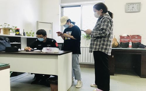 文明實踐在校園 藥品食品學院志愿者協助警方做好電動車上牌工作